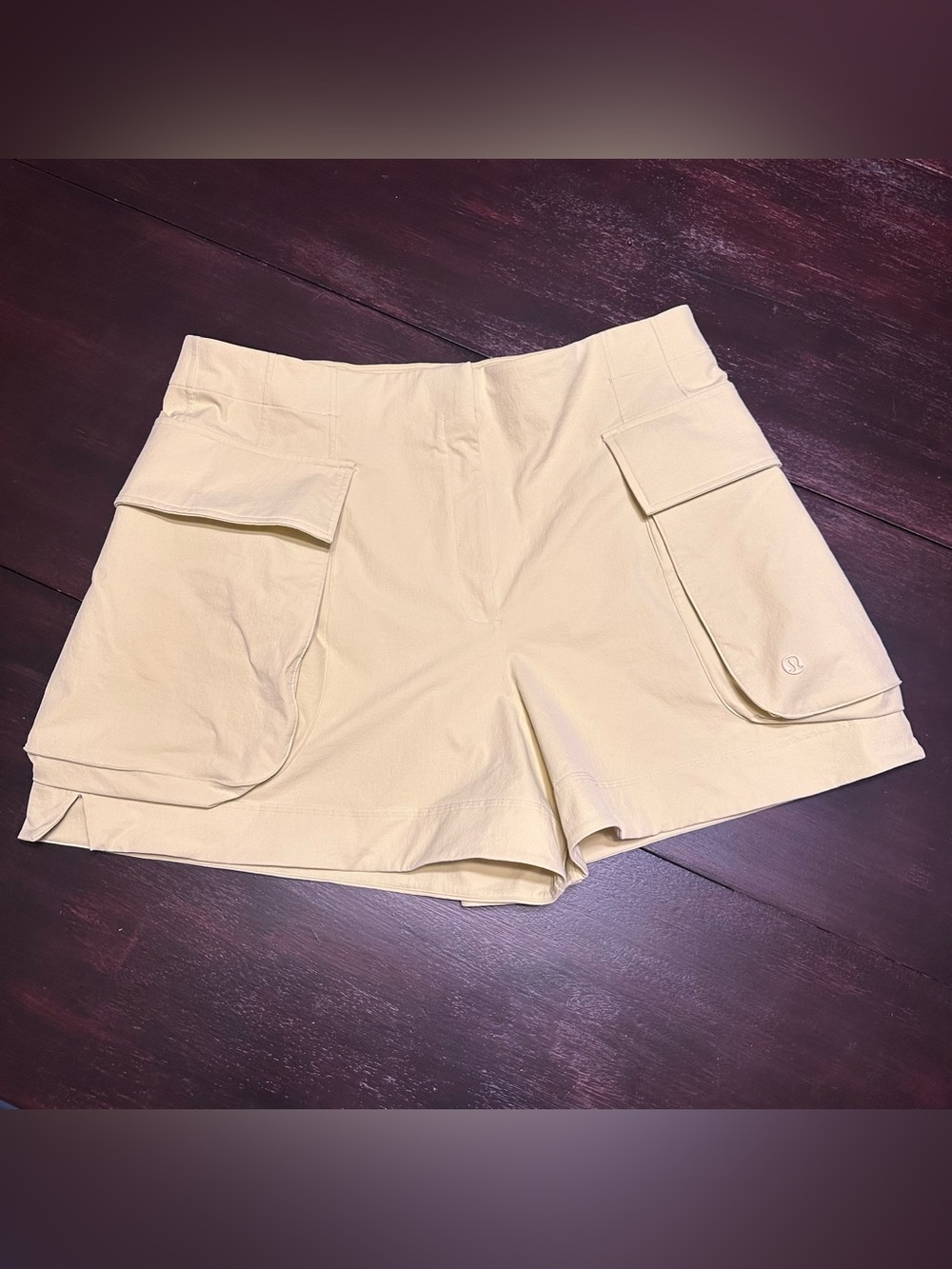 High-Waist Lululemon Cargo Pocket Shorts Yellow - Picture 6 of 6